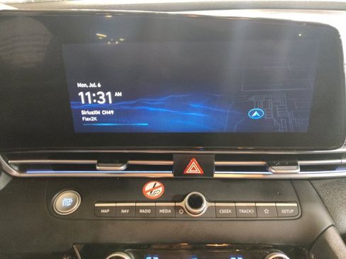 Used 2025 Hyundai Elantra SEL FWD image 25