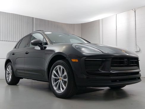 Certified 2026 Porsche Macan image 9