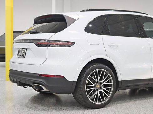 Used 2022 Porsche Cayenne Platinum Edition image 10