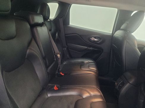 Used 2021 Jeep Cherokee Latitude Plus FWD image 19