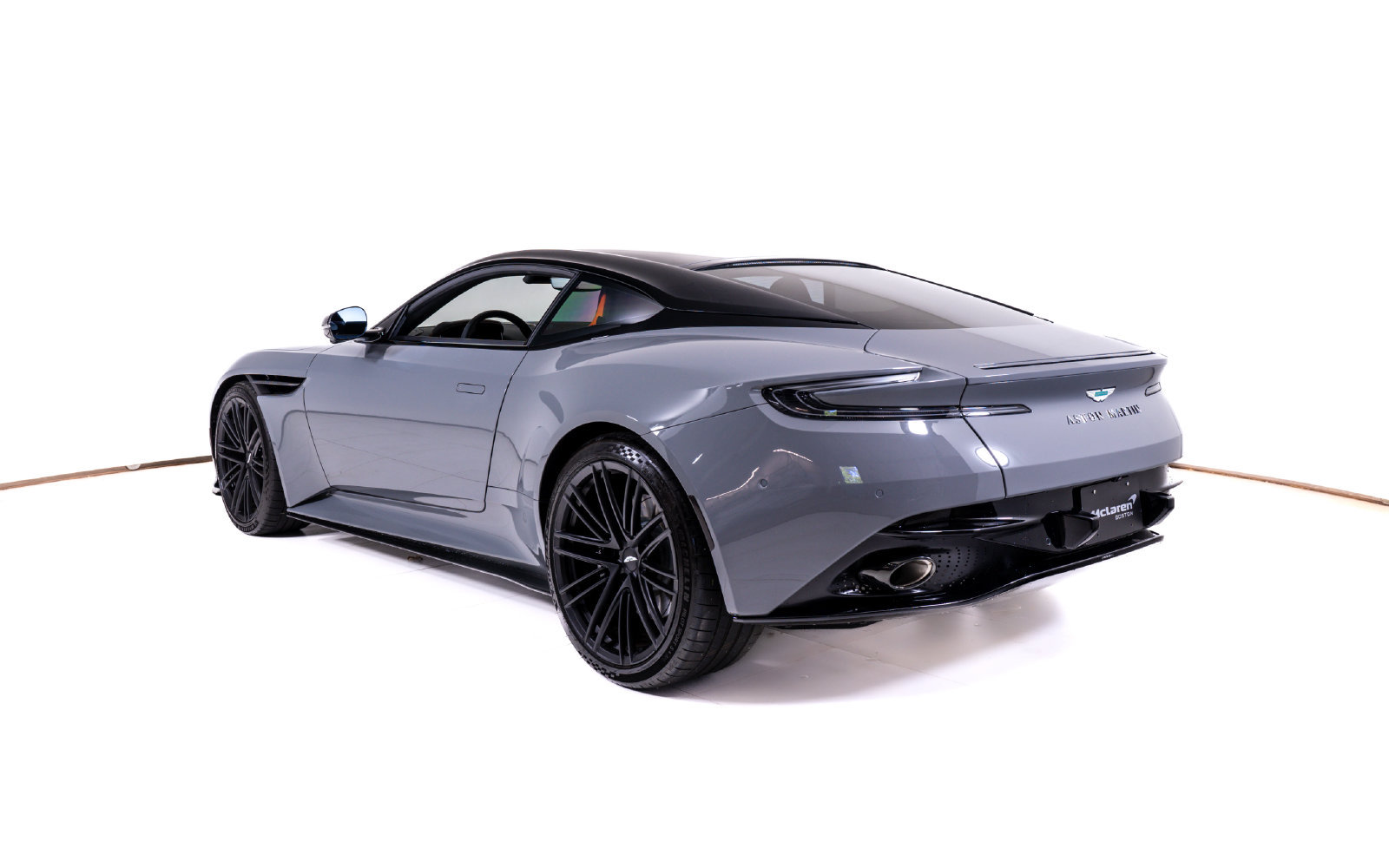 Used 2025 Aston Martin DB12 Coupe RWD image 3