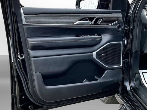 Used 2024 Jeep Wagoneer L Series II w/ Flexible Seating Group AWD/4WD image 23