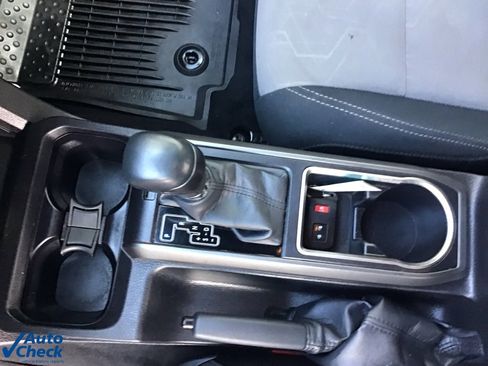 Used 2022 Toyota Tacoma TRD Off-Road image 36