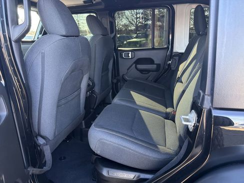 Used 2024 Jeep Wrangler Unlimited AWD/4WD image 14
