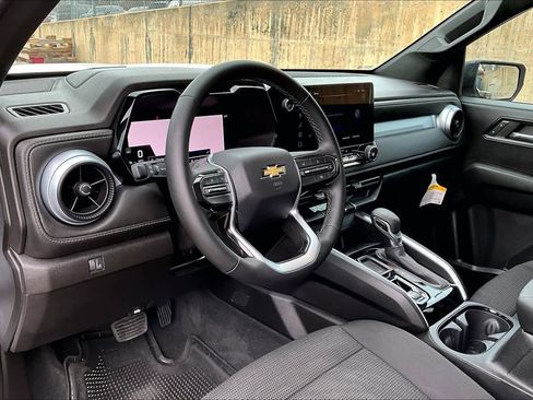 Used 2024 Chevrolet Colorado LT w/ LT Convenience Package image 18