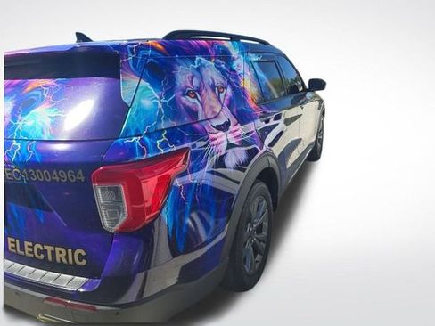 Used 2022 Ford Explorer XLT w/ Equipment Group 202A image 5