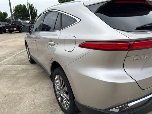 Used 2021 Toyota Venza Limited AWD/4WD image 11