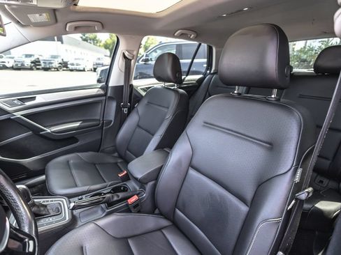 Used 2016 Volkswagen Golf SE w/ Lighting Package FWD image 18
