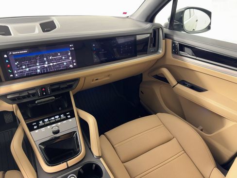 Certified 2026 Porsche Cayenne AWD/4WD image 29