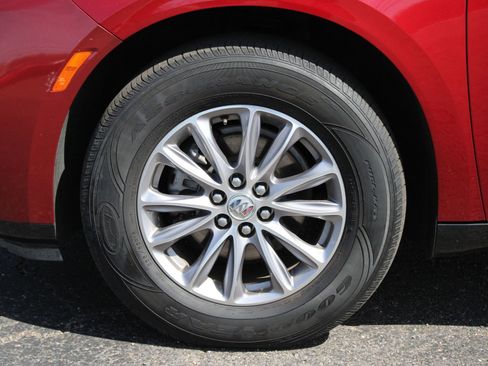 Used 2024 Buick Enclave Premium image 11