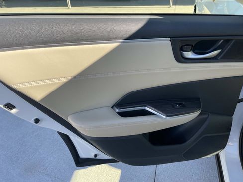 Used 2018 Honda Clarity Plug-In Hybrid image 18