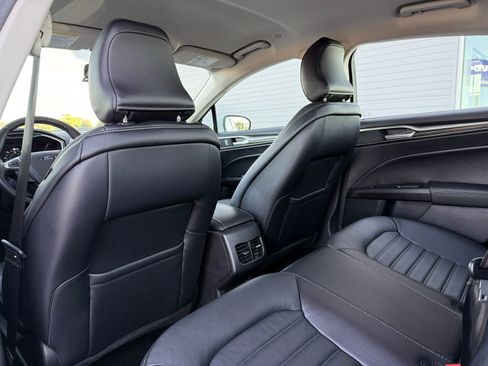 Used 2018 Ford Fusion SE w/ Equipment Group 602A FWD image 18