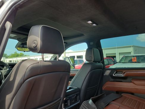 Used 2024 GMC Sierra 3500 Denali Ultimate AWD/4WD image 13