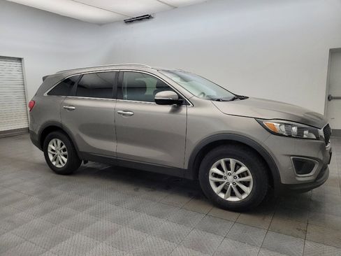 Used 2016 Kia Sorento LX w/ LX Convenience Package image 11
