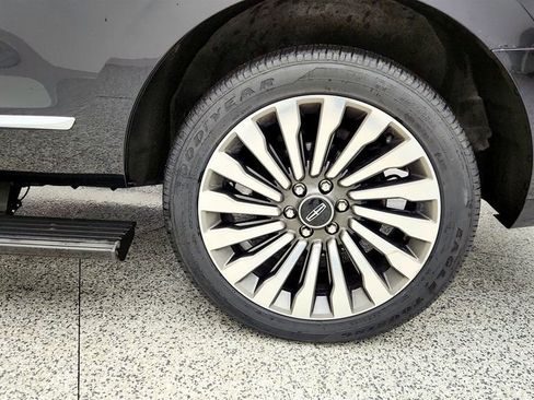 Used 2020 Lincoln Navigator Reserve w/ Equipment Group 208A Reserve image 9