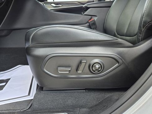 New 2025 Jeep Grand Cherokee Overland AWD/4WD image 24