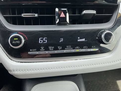 Used 2021 Toyota Corolla SE w/ SE Preferred Package FWD image 17