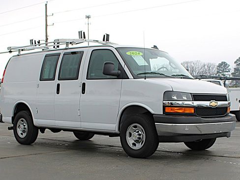 Used 2024 Chevrolet Express 2500 w/ Driver Convenience Package image 3