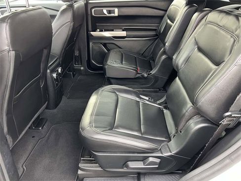 Used 2022 Ford Explorer XLT w/ Equipment Group 202A image 27