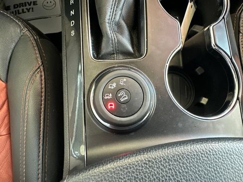 Used 2019 Ford Explorer XLT w/ Equipment Group 202A AWD/4WD image 30