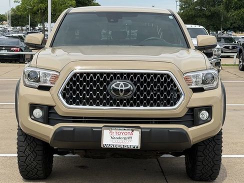 Used 2019 Toyota Tacoma TRD Off-Road w/ Technology Package AWD/4WD image 8
