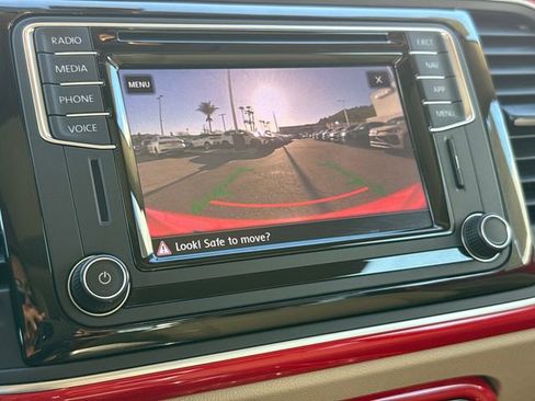 Used 2019 Volkswagen Beetle 2.0T SE w/ SE Premium Package image 30