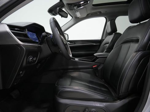 Used 2023 Jeep Grand Cherokee L Limited w/ Black Appearance Package AWD/4WD image 13