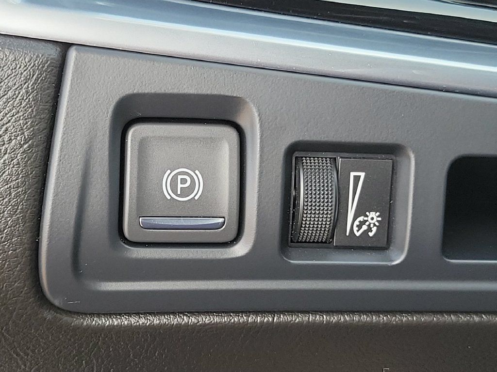 Certified 2023 Cadillac XT6 Premium Luxury FWD image 17