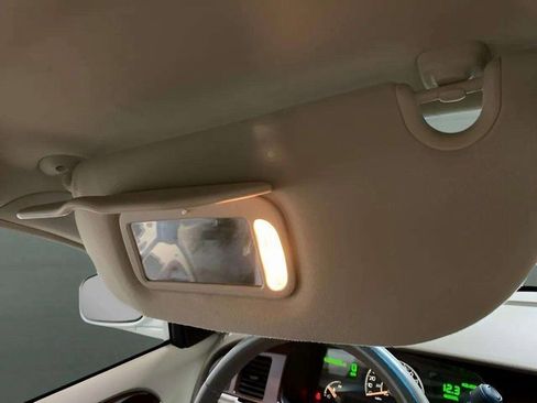 Used 2005 Lincoln Town Car Signature image 42