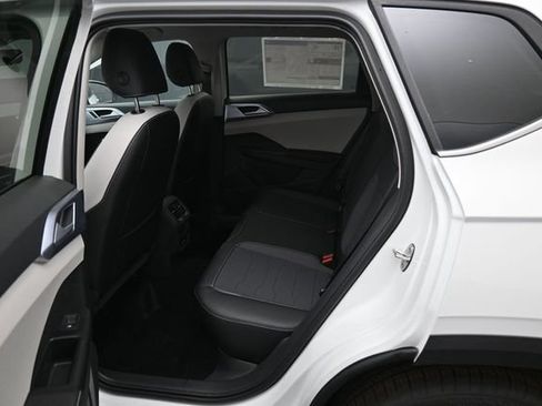 New 2026 Volkswagen Taos SE AWD/4WD image 11