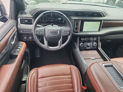 Certified 2023 GMC Yukon XL Denali Ultimate w/ LPO, Floor Liner Package AWD/4WD image 10