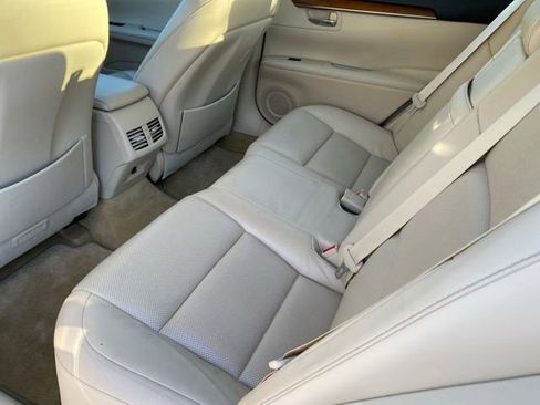 Used 2015 Lexus ES 300h w/ Navigation System Package FWD image 19