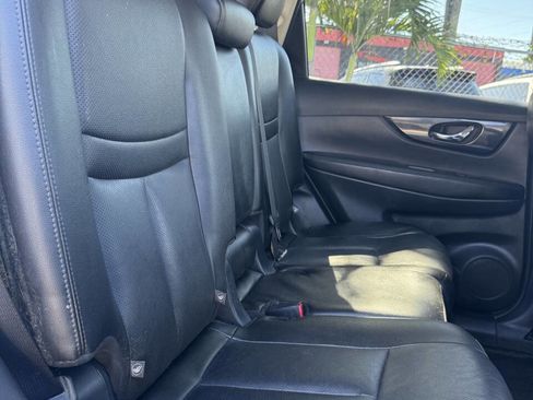 Used 2018 Nissan Rogue SL image 17