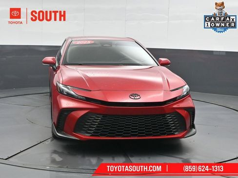 Used 2025 Toyota Camry SE image 5