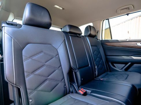 Used 2024 Volkswagen Atlas SE AWD/4WD image 36