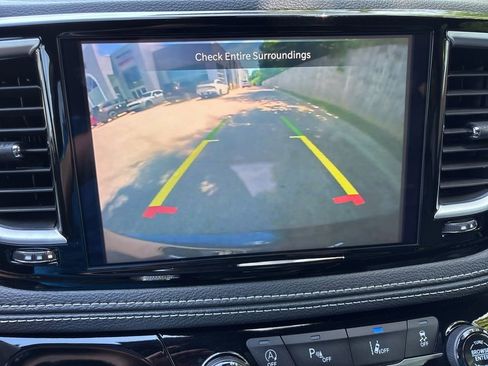 Used 2025 Chrysler Pacifica Limited FWD image 33