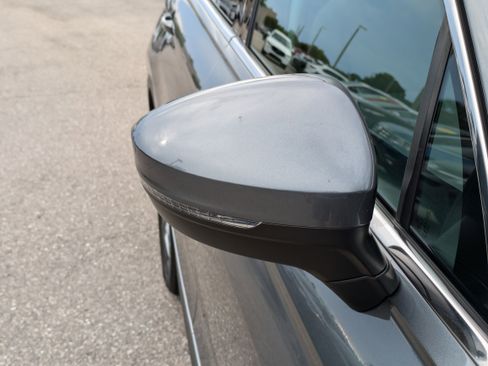 Used 2020 Volkswagen Tiguan SEL image 12