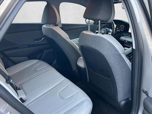 Used 2021 Hyundai Elantra Limited image 23