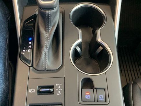 Used 2022 Toyota Highlander XLE image 8