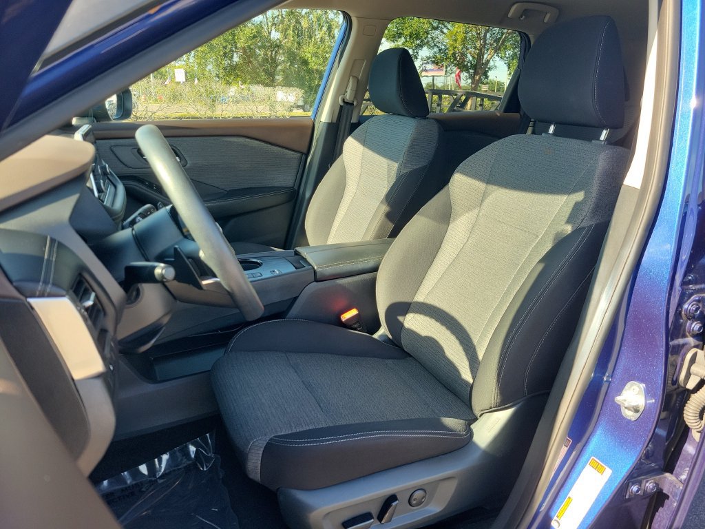 Certified 2023 Nissan Rogue SV FWD image 16