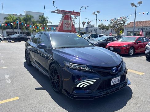 Used 2022 Toyota Camry SE FWD image 2