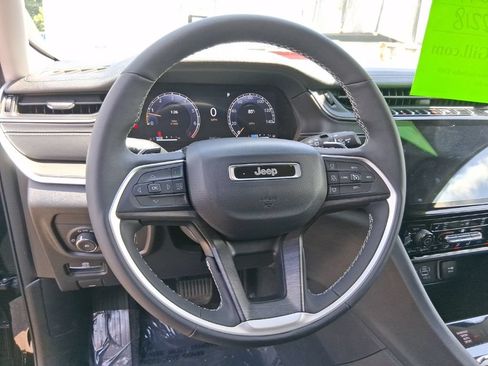 Certified 2023 Jeep Grand Cherokee L Limited AWD/4WD image 26