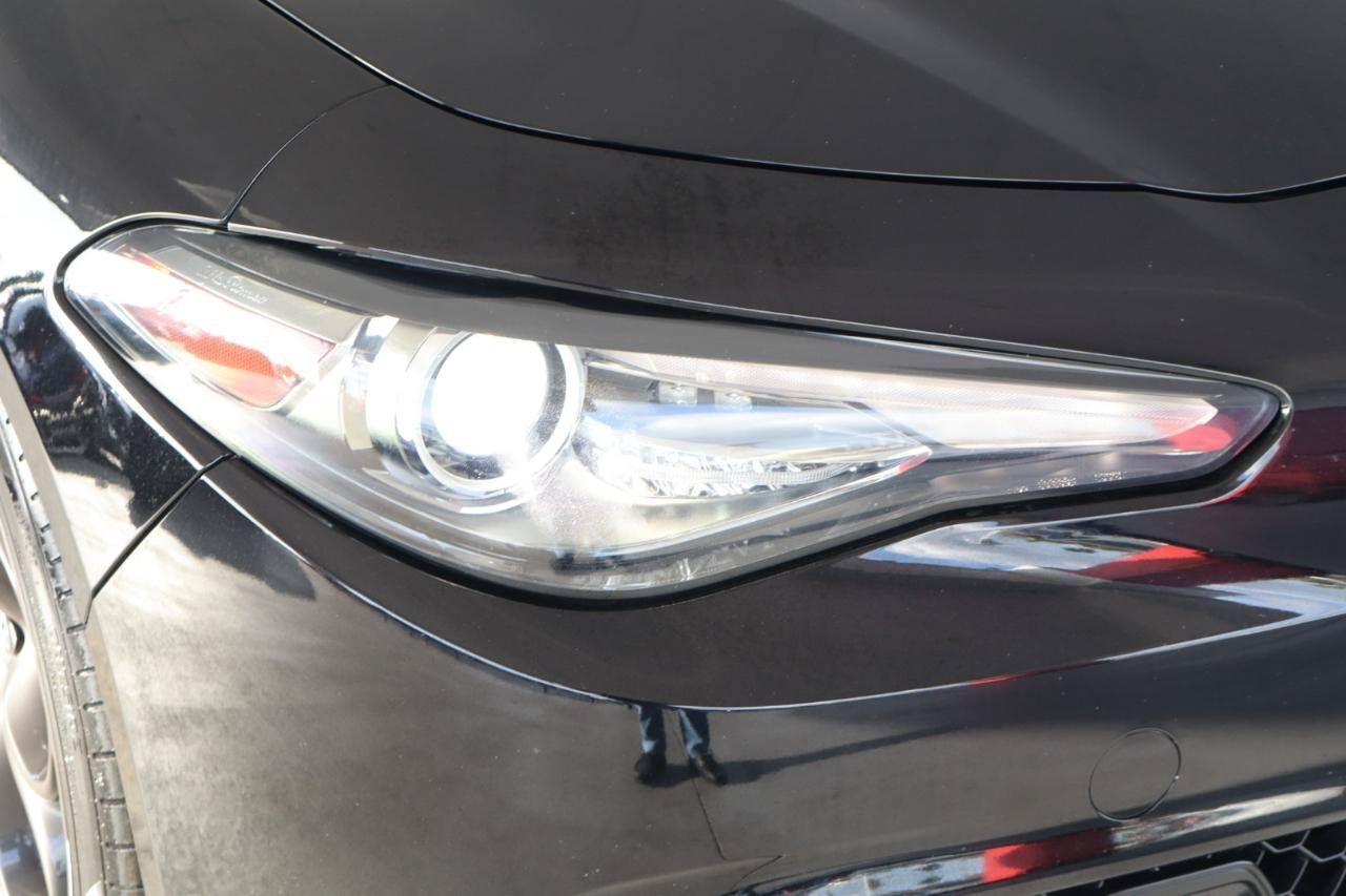 Used 2019 Alfa Romeo Giulia w/ Quick Order Package 22K Sport RWD image 15