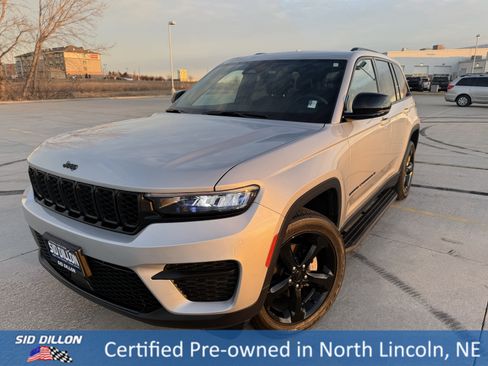 Used 2024 Jeep Grand Cherokee Altitude image 1