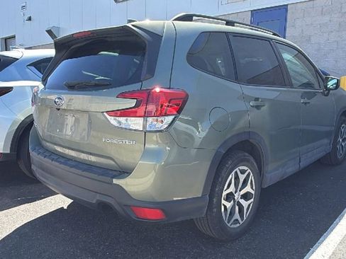 Used 2021 Subaru Forester Premium image 2