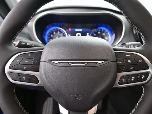 New 2027 Chrysler Pacifica Select FWD image 26