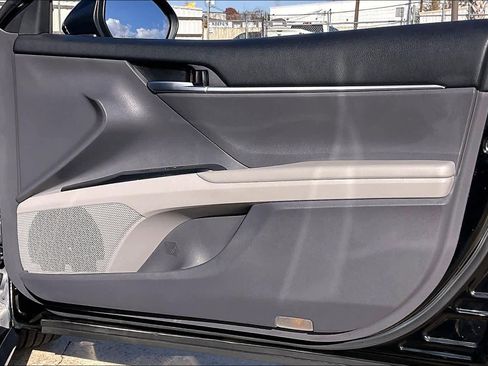 Used 2018 Toyota Camry L image 20