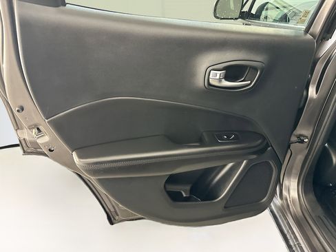 Used 2020 Jeep Compass Latitude image 27