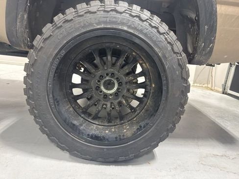 Used 2023 Nissan Titan PRO-4X w/ Pro-4x Convenience Package image 9