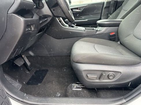 Used 2025 Toyota RAV4 XLE image 24